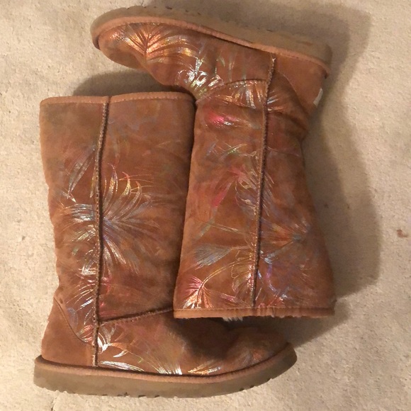UGG TALL LIMITED EDITION Holographic fern design - Picture 1 of 9